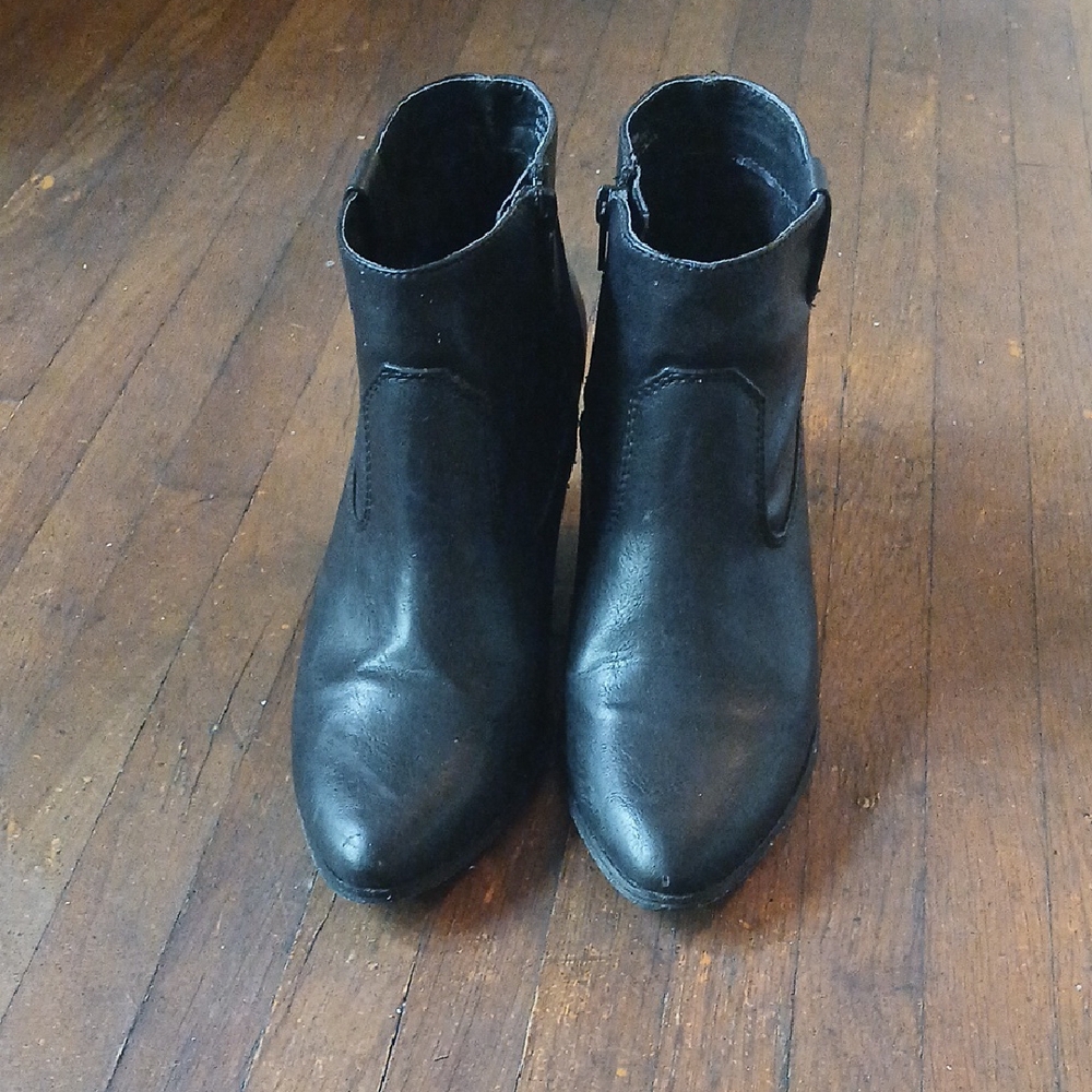 Forever 21 Black Ankle Booties with Western Design - Picture 3 of 6